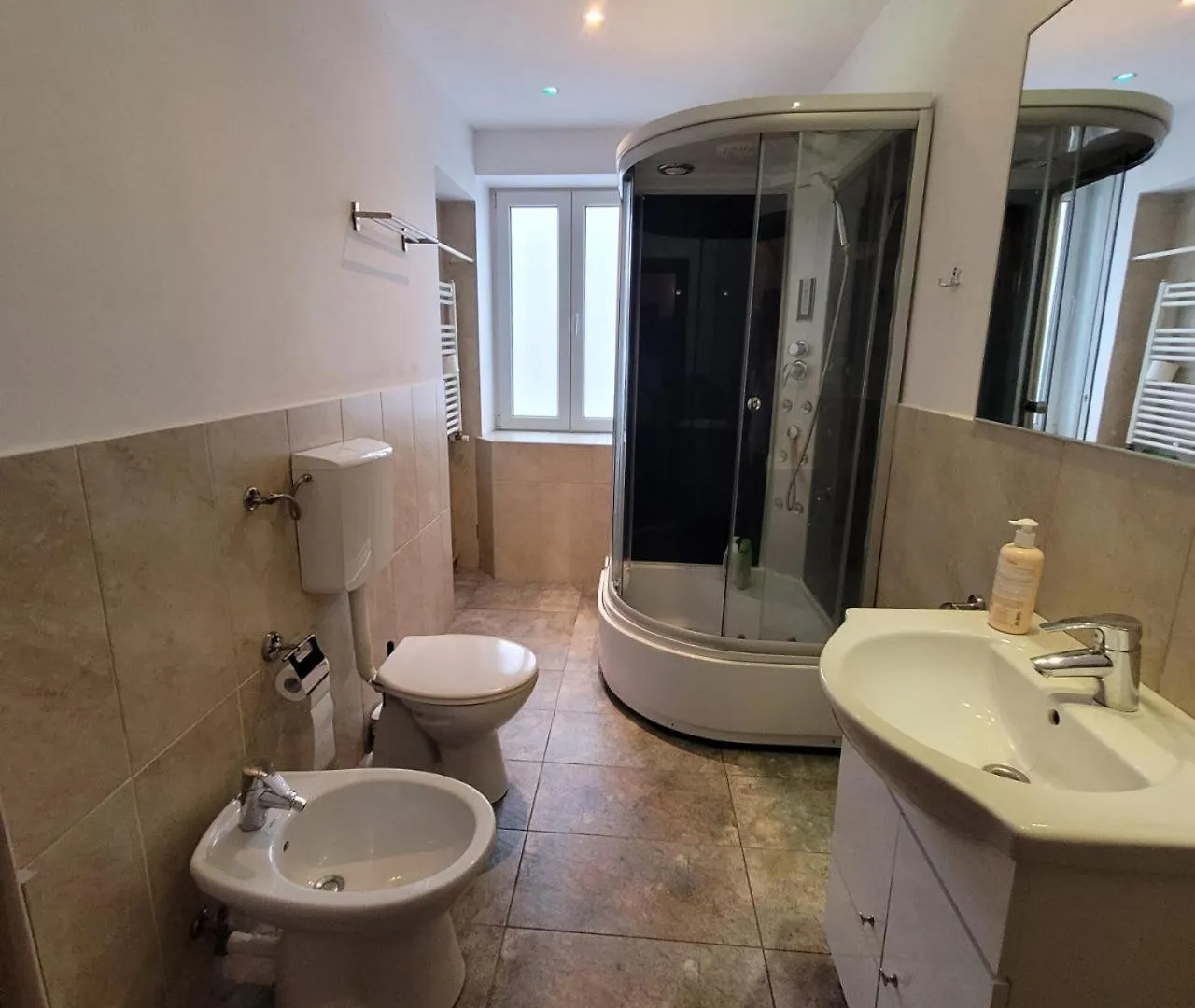 Central 2 Budget Accomodation 罗马尼亚